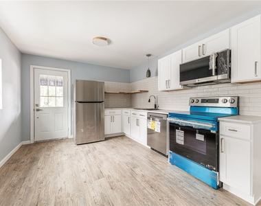27 W Main (apt 3) Street - Photo Thumbnail 6