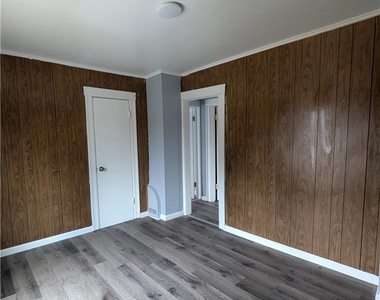 315 Sullivan Street - Photo Thumbnail 11