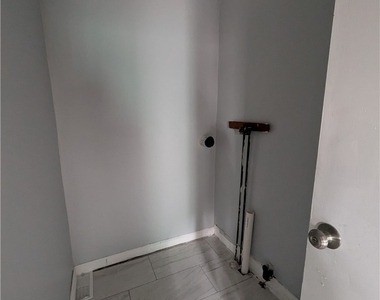 315 Sullivan Street - Photo Thumbnail 10