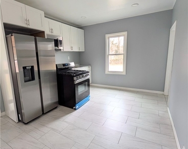 315 Sullivan Street - Photo Thumbnail 4