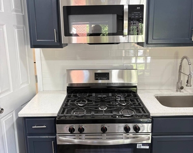 233 Kinsey Court Ne - Photo Thumbnail 2
