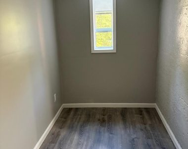 233 Kinsey Court Ne - Photo Thumbnail 12