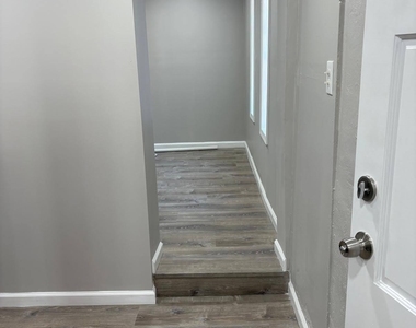 233 Kinsey Court Ne - Photo Thumbnail 6