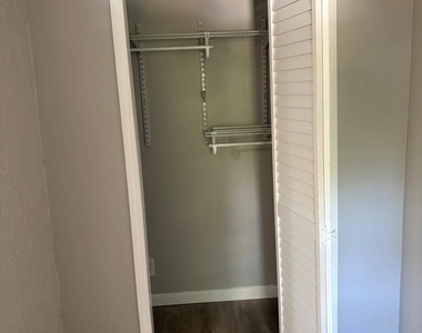 233 Kinsey Court Ne - Photo Thumbnail 11
