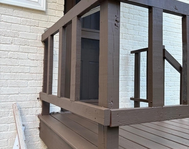 233 Kinsey Court Ne - Photo Thumbnail 1
