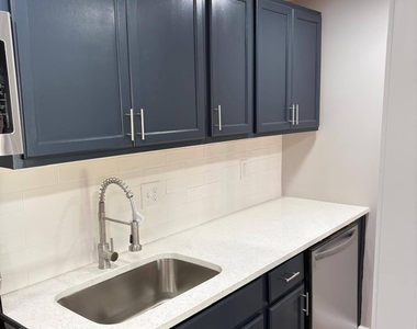 233 Kinsey Court Ne - Photo Thumbnail 8