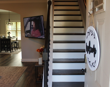 111 Sourwood Lane - Photo Thumbnail 2