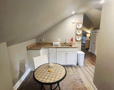 865 Moreland Avenue Se - Photo Thumbnail 3