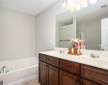 1796 N Umberland Way - Photo Thumbnail 20