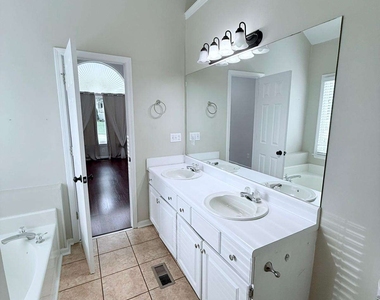 154 Camden Woods Drive - Photo Thumbnail 32