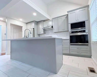 154 Camden Woods Drive - Photo Thumbnail 18