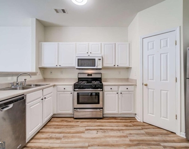 3285 Hidden Cove Circle - Photo Thumbnail 6
