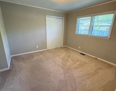 1816 Knox Street - Photo Thumbnail 2