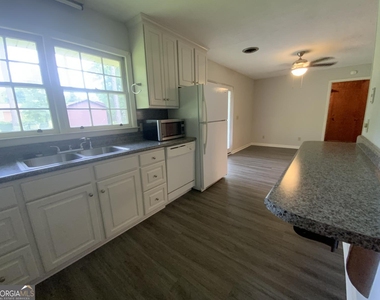 404 Marvin Avenue - Photo Thumbnail 4