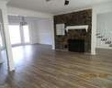 512 Juniper Way - Photo Thumbnail 2