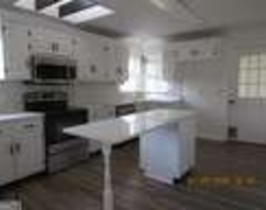 512 Juniper Way - Photo Thumbnail 1