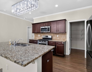 3744 Hampshire Walk Sw - Photo Thumbnail 7