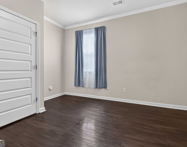3744 Hampshire Walk Sw - Photo Thumbnail 10