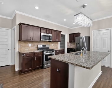 3744 Hampshire Walk Sw - Photo Thumbnail 9