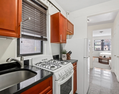 210 East 38th Street - Photo Thumbnail 4