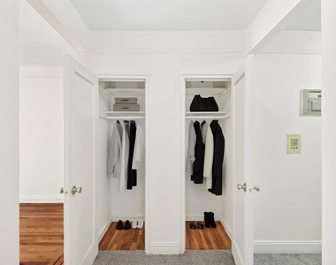210 East 38th Street - Photo Thumbnail 3