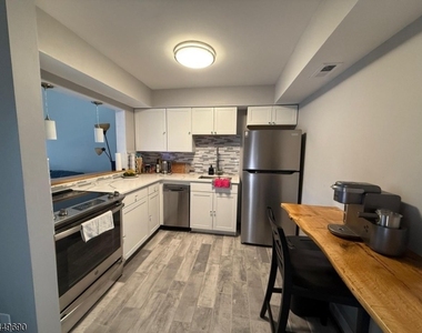 3517 Richmond Ct - Photo Thumbnail 2