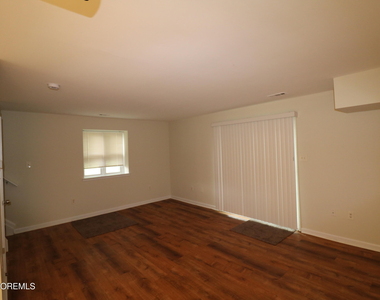 32 Pin Oak Lane - Photo Thumbnail 1