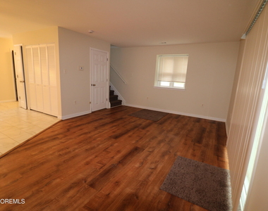 32 Pin Oak Lane - Photo Thumbnail 2