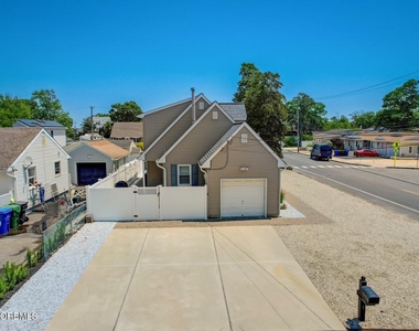 1 Pine Crest Drive - Photo Thumbnail 4