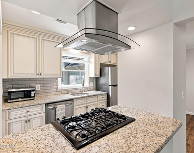 606 Bay Avenue - Photo Thumbnail 9