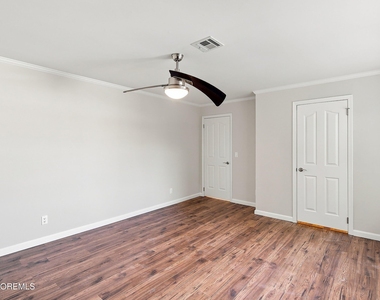 606 Bay Avenue - Photo Thumbnail 11