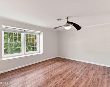 606 Bay Avenue - Photo Thumbnail 10