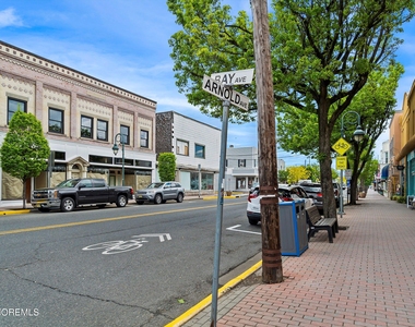 606 Bay Avenue - Photo Thumbnail 28