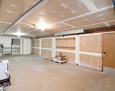 606 Bay Avenue - Photo Thumbnail 20
