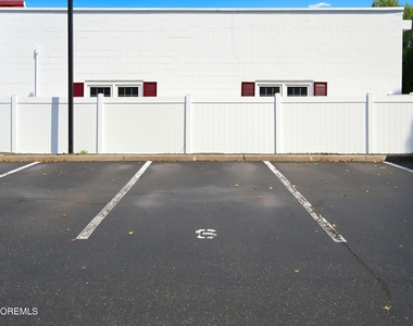 606 Bay Avenue - Photo Thumbnail 21