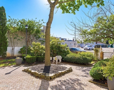 606 Bay Avenue - Photo Thumbnail 22