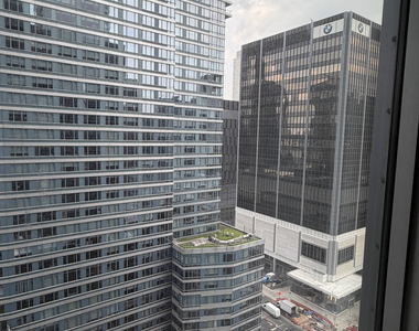 West 57th Street - Photo Thumbnail 8