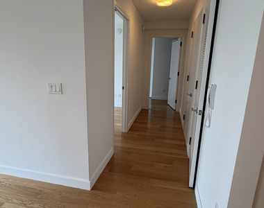 West 57th Street - Photo Thumbnail 10