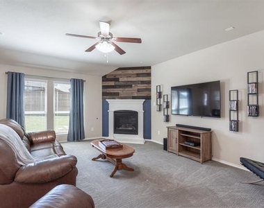 912 Lake Cypress Lane - Photo Thumbnail 9