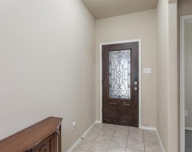912 Lake Cypress Lane - Photo Thumbnail 5