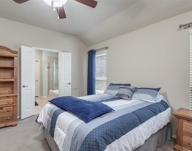 912 Lake Cypress Lane - Photo Thumbnail 20
