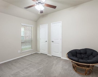 912 Lake Cypress Lane - Photo Thumbnail 8