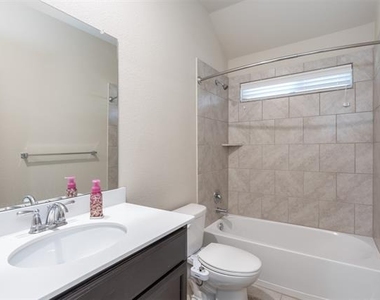 912 Lake Cypress Lane - Photo Thumbnail 7