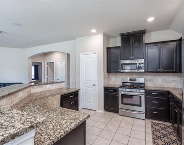 912 Lake Cypress Lane - Photo Thumbnail 14