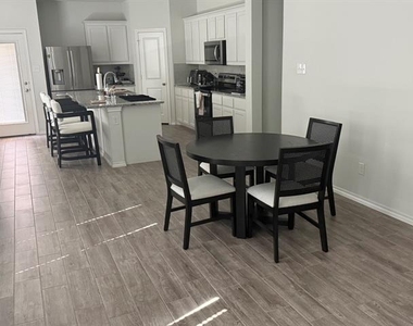 932 Crockett Street - Photo Thumbnail 33