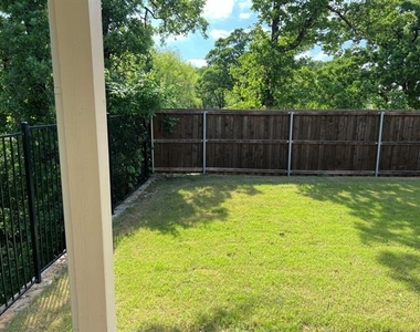 932 Crockett Street - Photo Thumbnail 31
