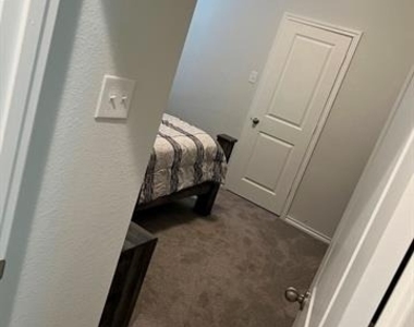 932 Crockett Street - Photo Thumbnail 26