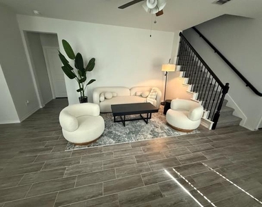 932 Crockett Street - Photo Thumbnail 20