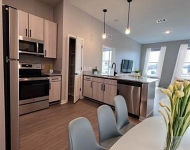 112 E Greenhill Lane - Photo Thumbnail 3
