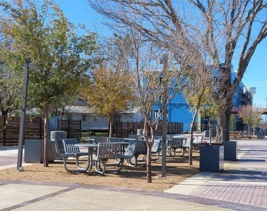 112 E Greenhill Lane - Photo Thumbnail 7